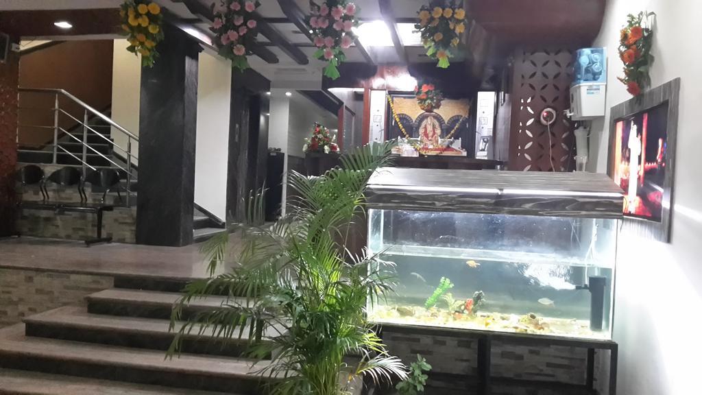 Hotel Sai Galaxy Inn Shirdi Exterior foto