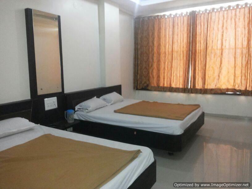 Hotel Sai Galaxy Inn Shirdi Habitación foto
