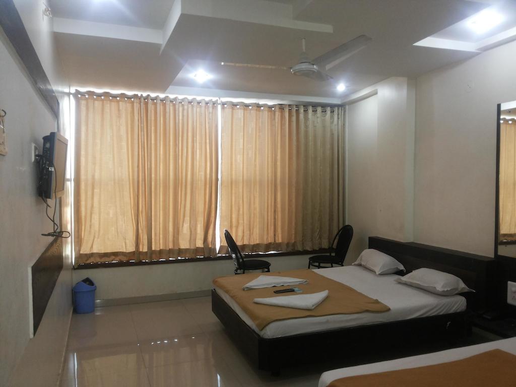 Hotel Sai Galaxy Inn Shirdi Exterior foto