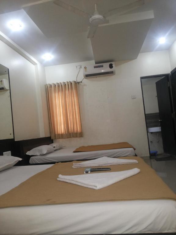 Hotel Sai Galaxy Inn Shirdi Exterior foto